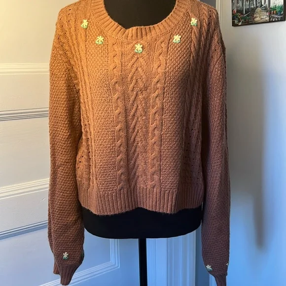 WILD FABLE SWEATER - Picture 1 of 11